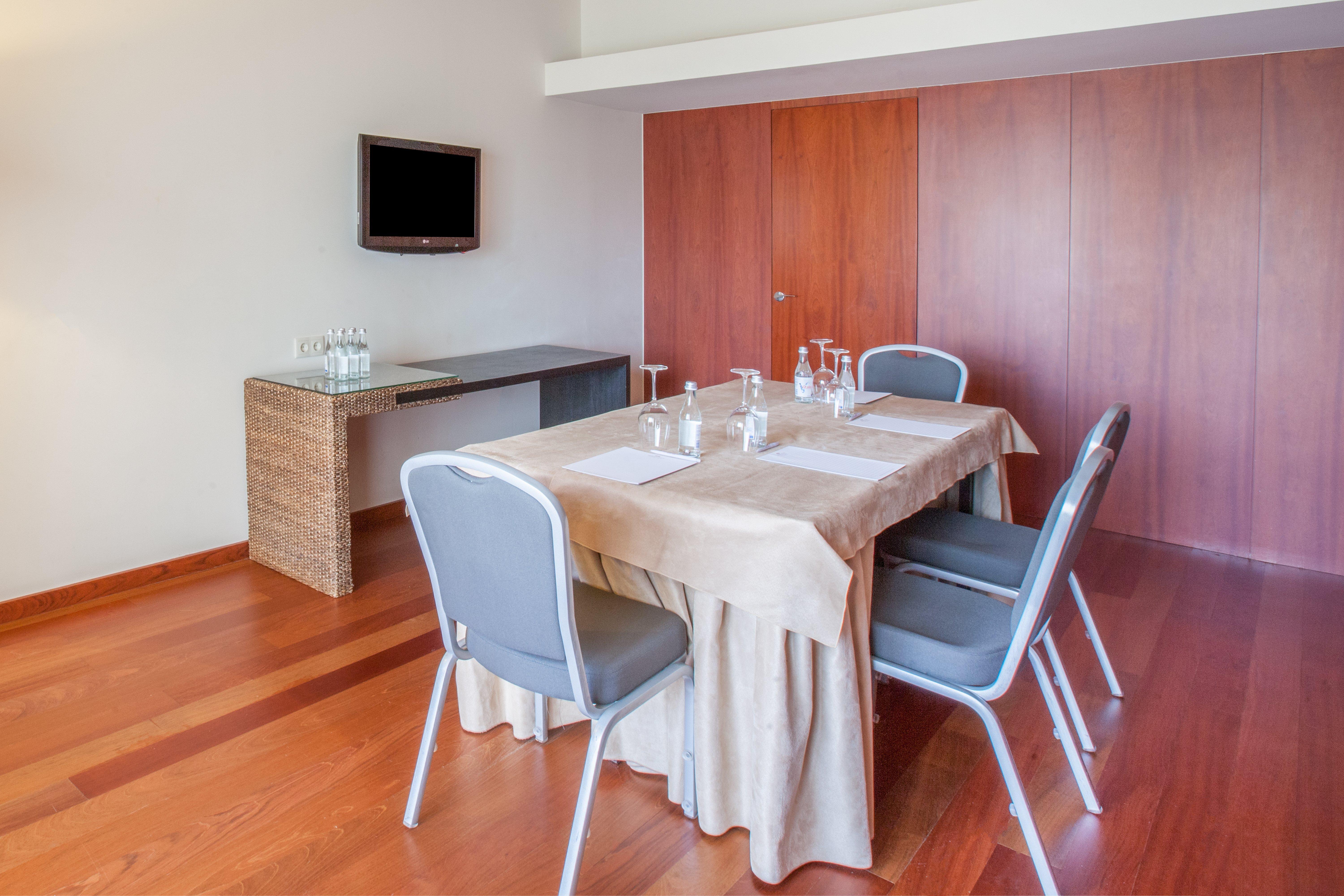 维拉摩拉皇冠假日酒店 外观 照片 Meeting room