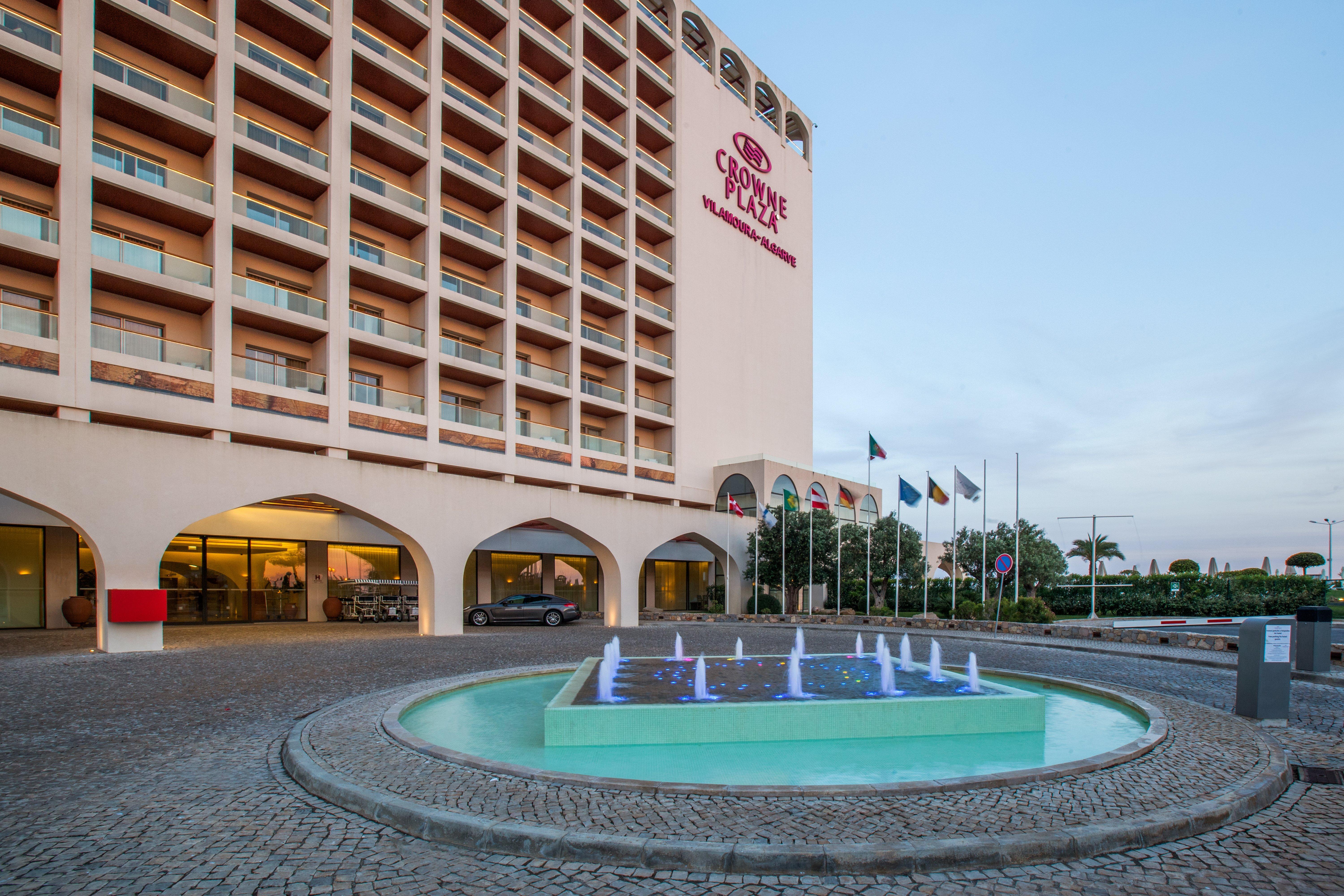维拉摩拉皇冠假日酒店 外观 照片 The hotel in 2016