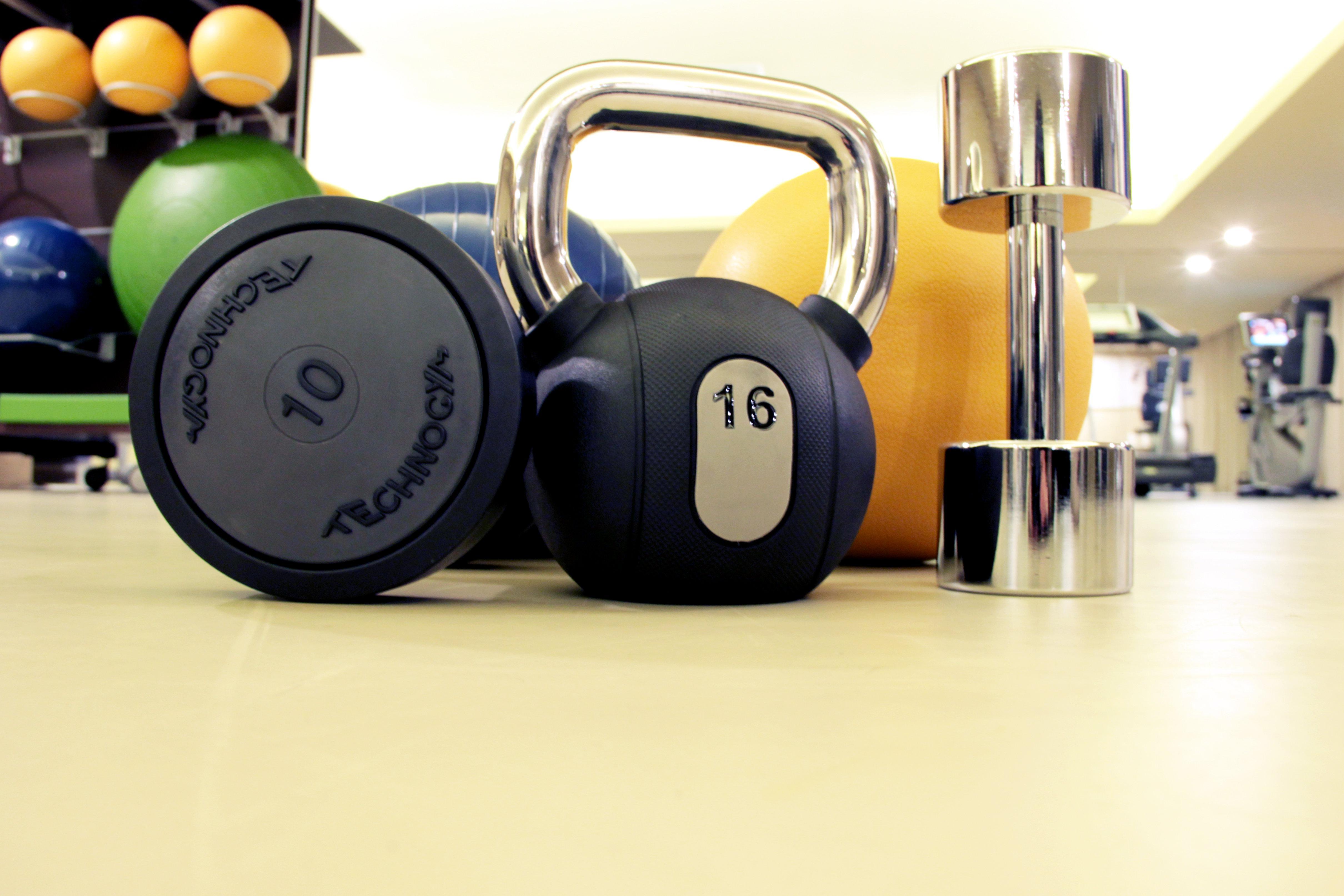维拉摩拉皇冠假日酒店 外观 照片 Dumbbells and kettlebells
