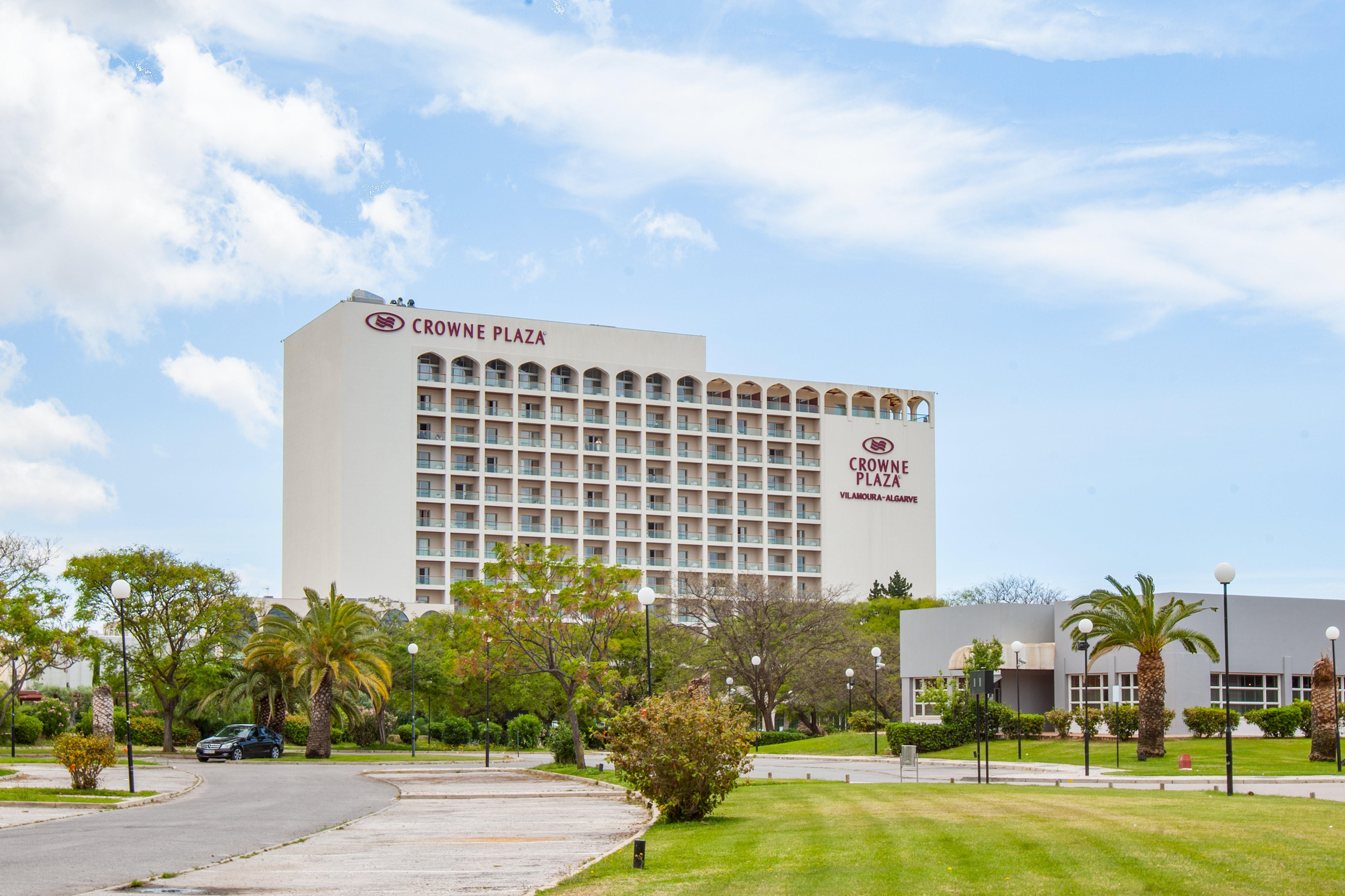维拉摩拉皇冠假日酒店 外观 照片 The hotel in 2012