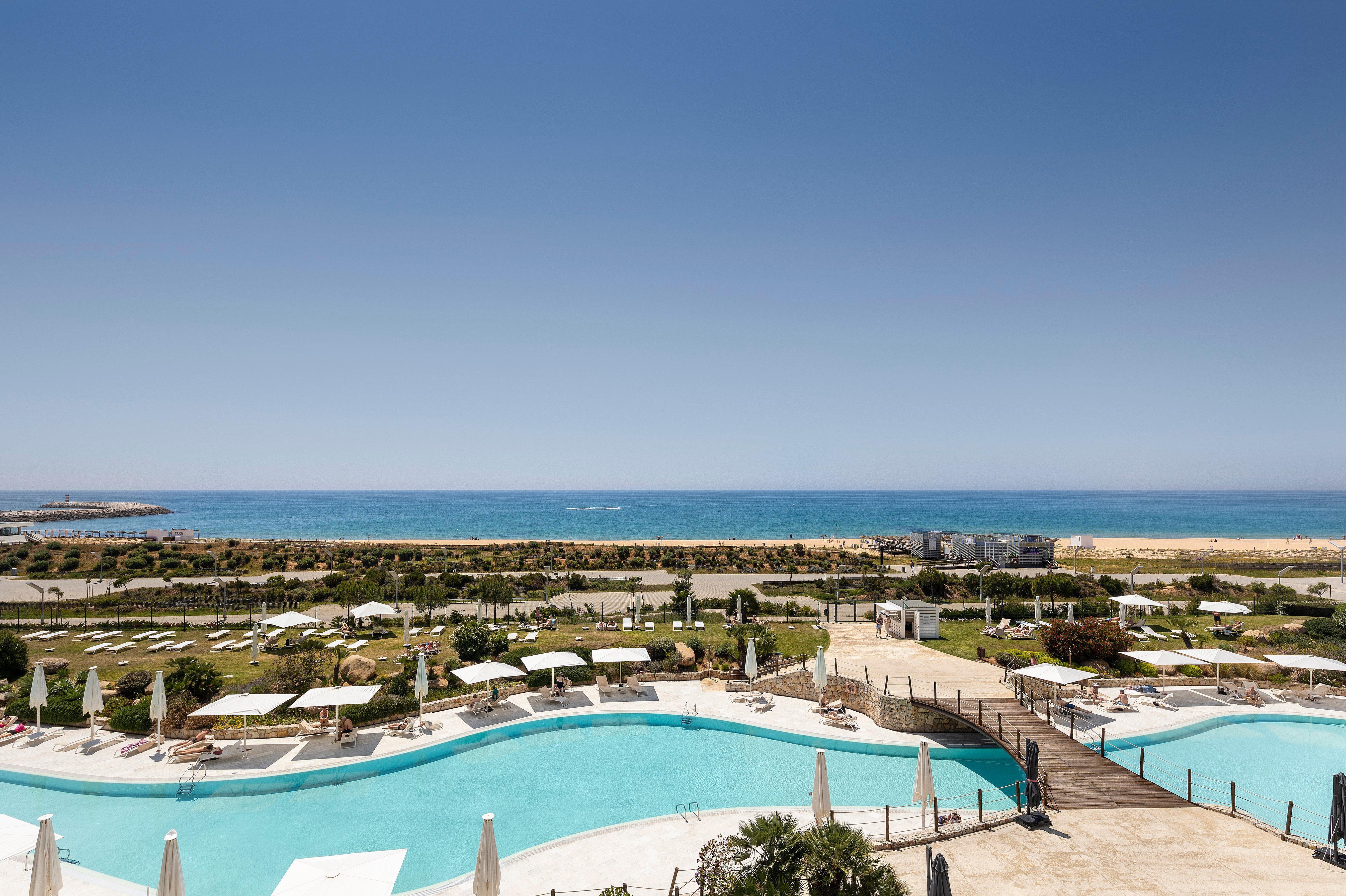 维拉摩拉皇冠假日酒店 外观 照片 View of the resort