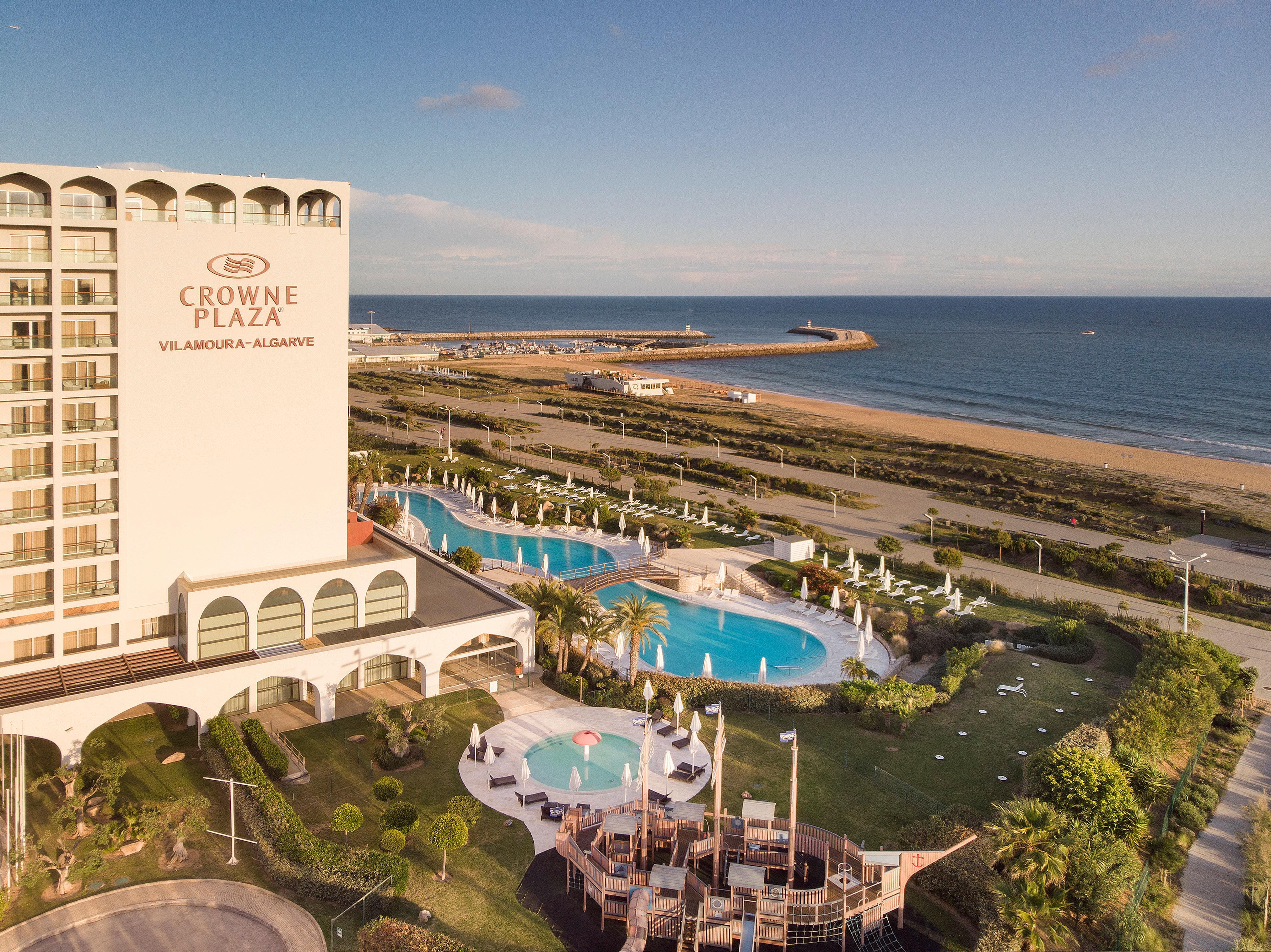维拉摩拉皇冠假日酒店 外观 照片 Crown Plaza Hotel
