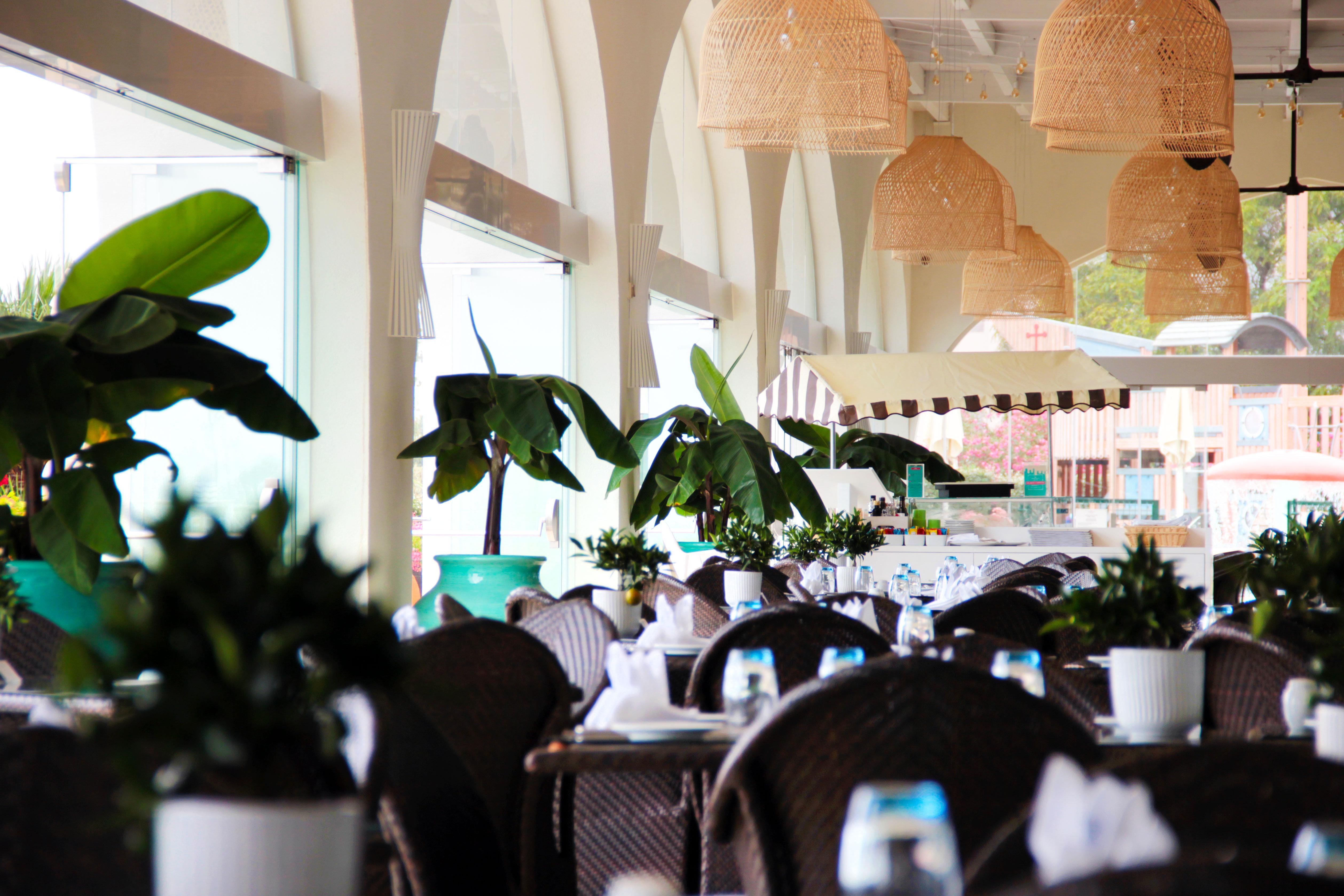 维拉摩拉皇冠假日酒店 外观 照片 The interior of the restaurant