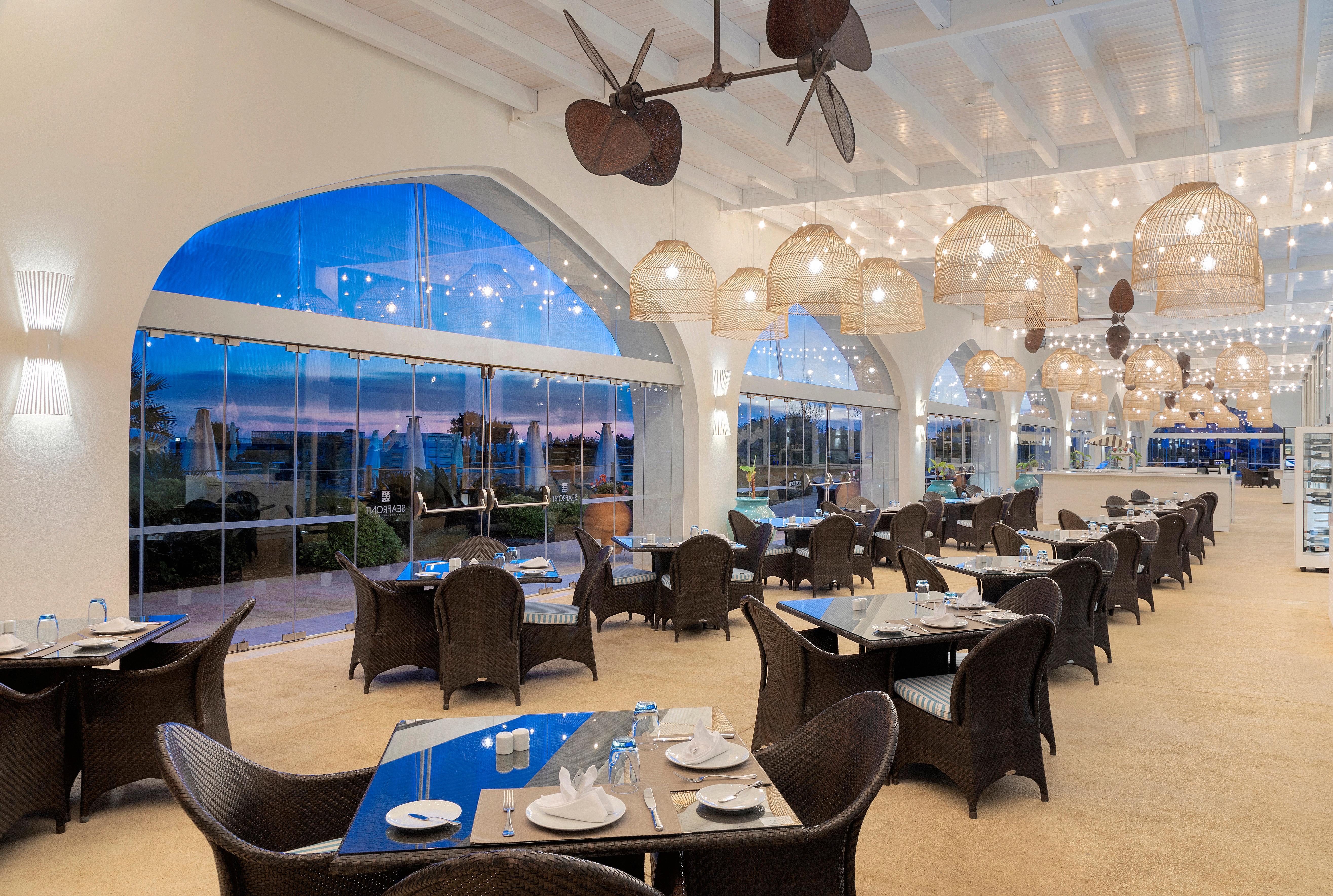 维拉摩拉皇冠假日酒店 外观 照片 The restaurant