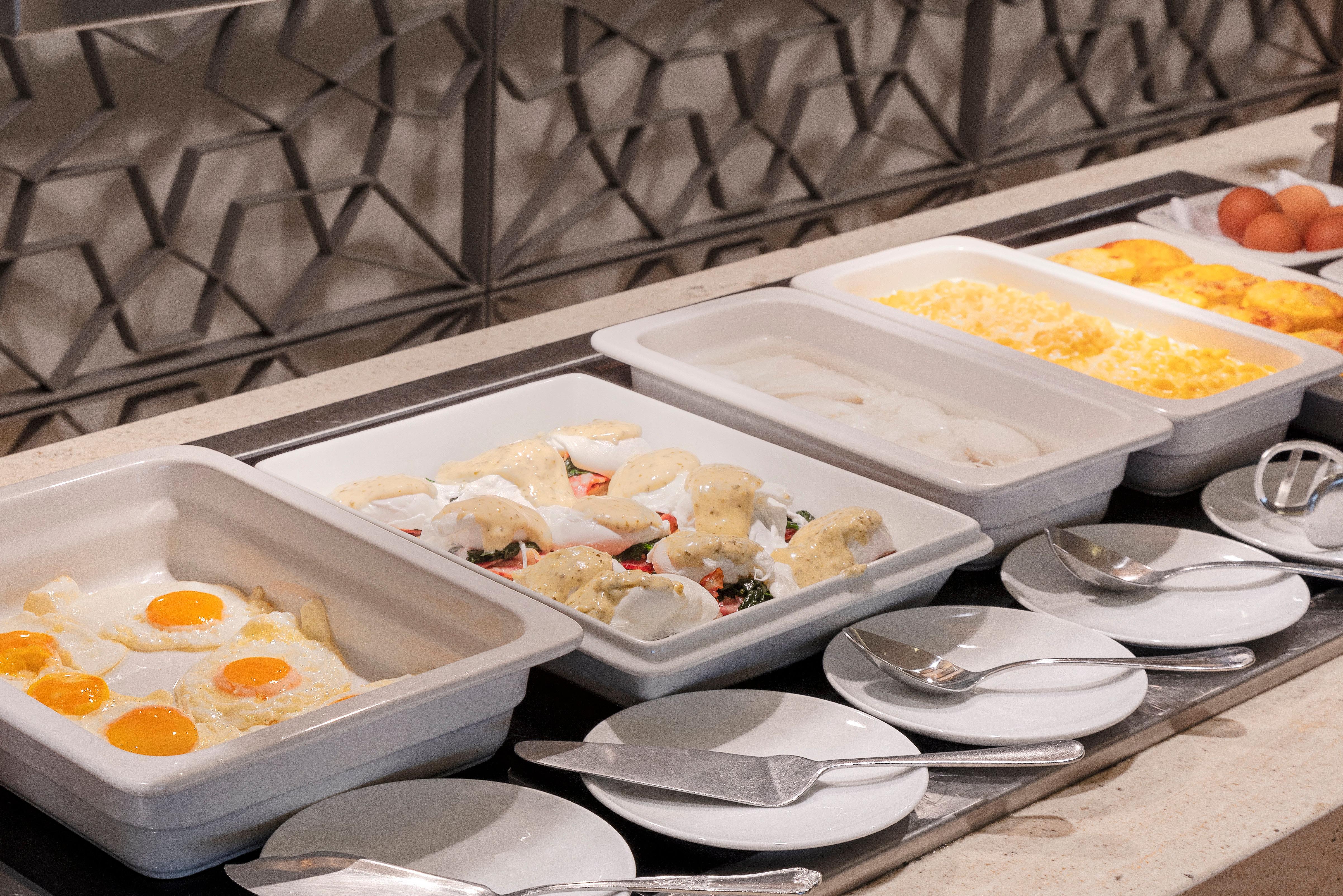 维拉摩拉皇冠假日酒店 外观 照片 A breakfast buffet