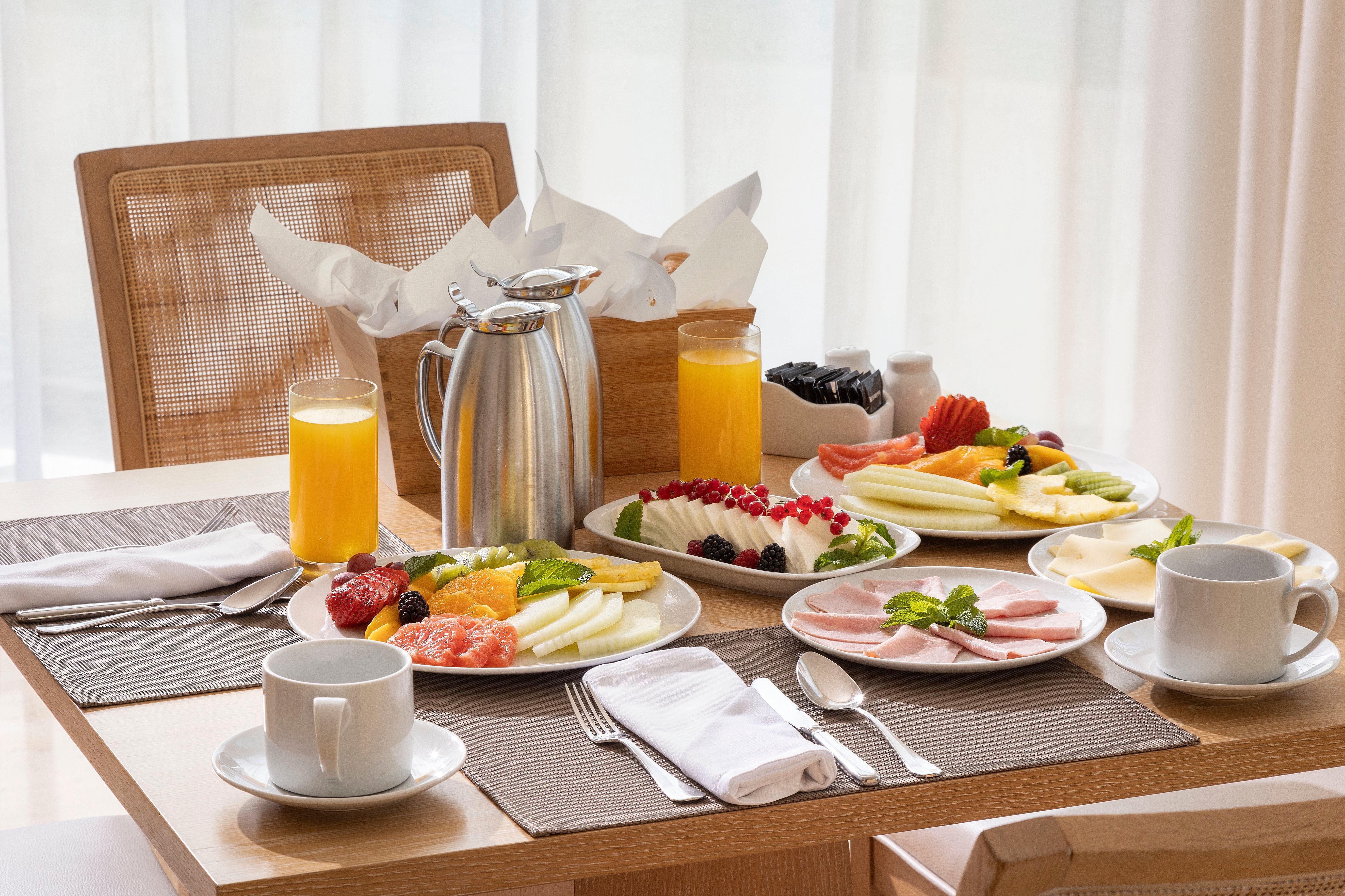 维拉摩拉皇冠假日酒店 外观 照片 A continental breakfast