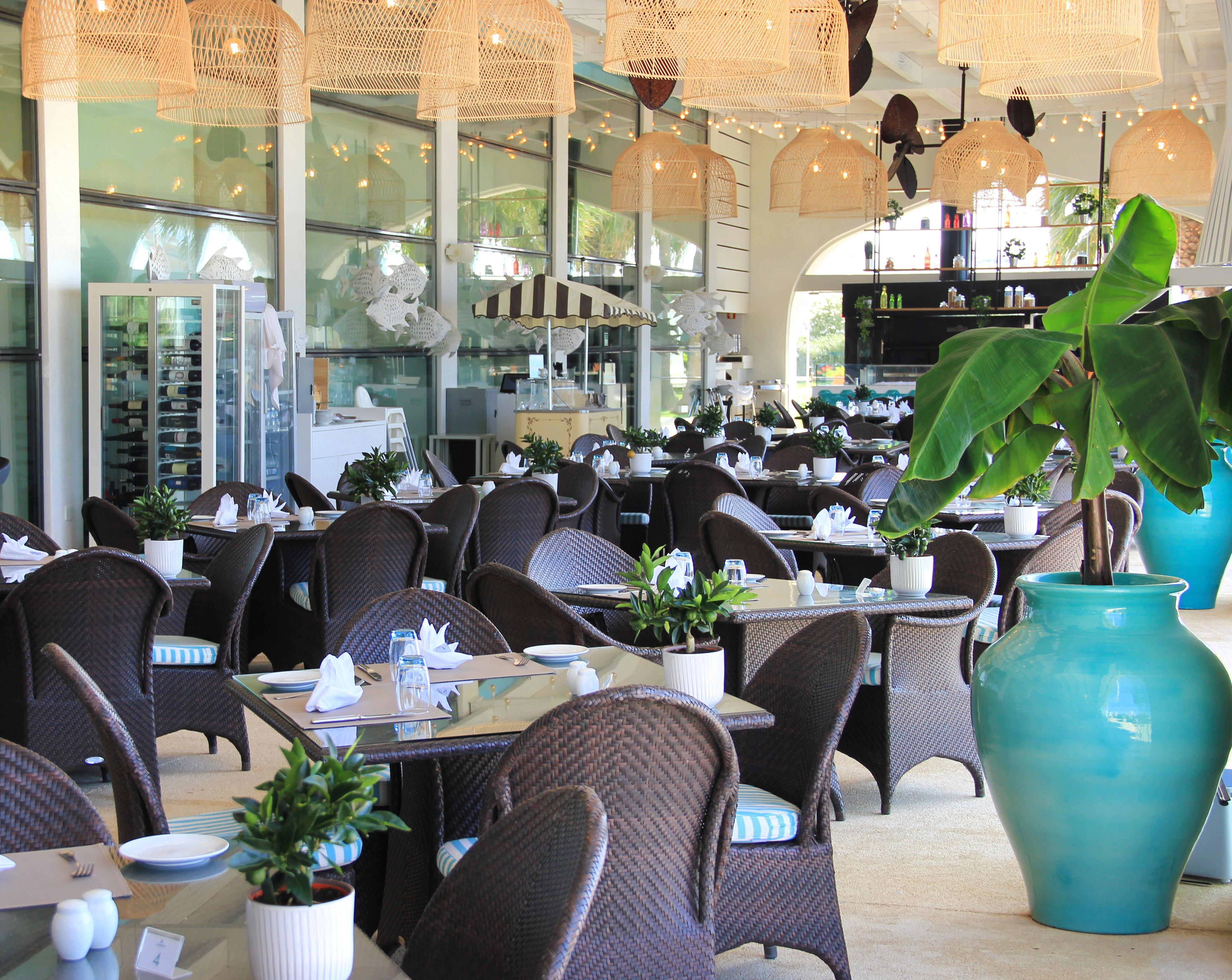维拉摩拉皇冠假日酒店 外观 照片 The interior of the restaurant